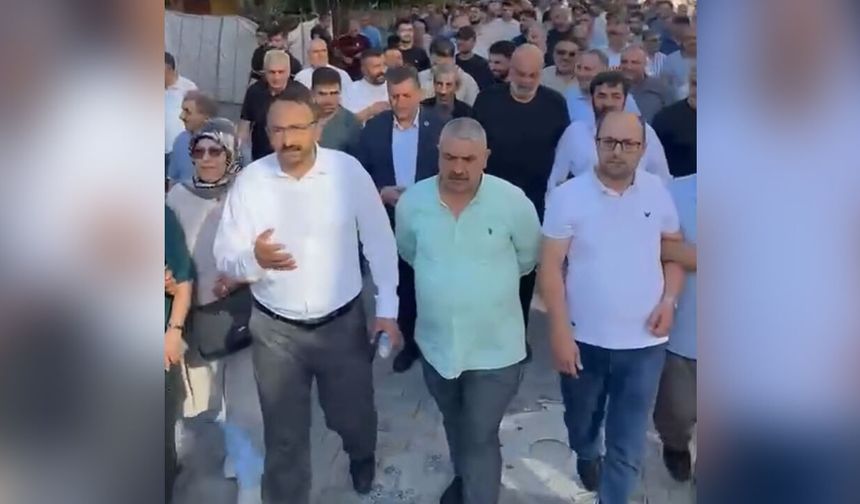 Esenyurt'ta Pazarcılardan Kayyum Can Aksoy'a Protesto: "Ekmeğimizin Peşindeyiz"