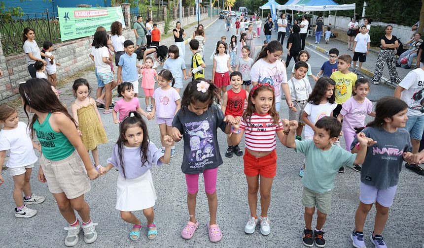 Küçükçekmece'de 'Sokakta Oyun Var' Etkinlikleri Renkli Görüntülerle Başladı