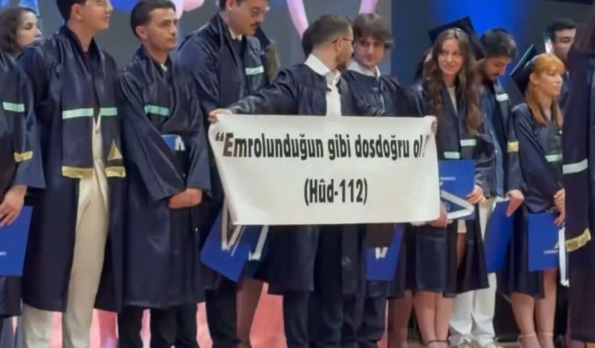 Yeditepe Üniversitesi Mezuniyet Töreninde Pankart Gerginliği