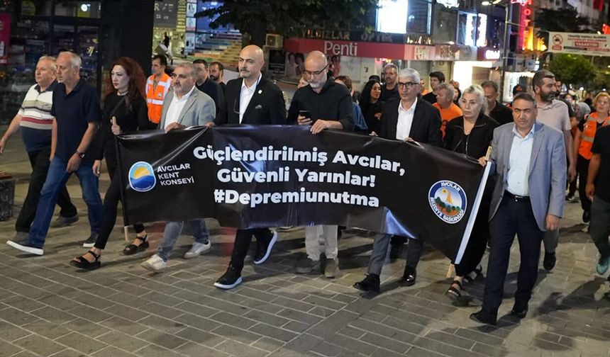 17 Ağustos Depreminde Büyük Yara Alan Avcılar'da Hüzünlü Anma