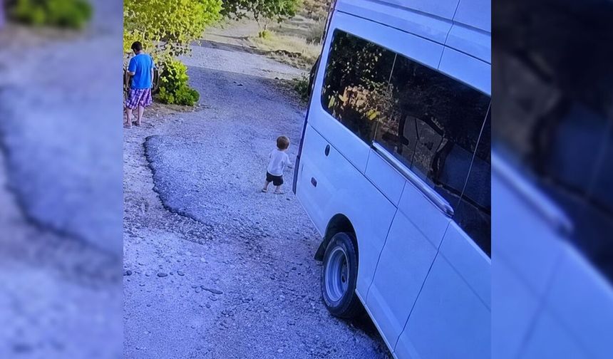 Antalya'da Yürek Yakan Kaza: Baba, Minibüsle Geri Manevra Yaparken 1,5 Yaşındaki Oğlunu Ezdi
