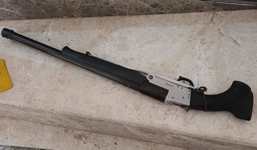 İzmir'de Uyuşturucu Tartışması Kanlı Bitti: Baba 21 Yaşındaki Oğlunu Pompalı Tüfekle Öldürdü