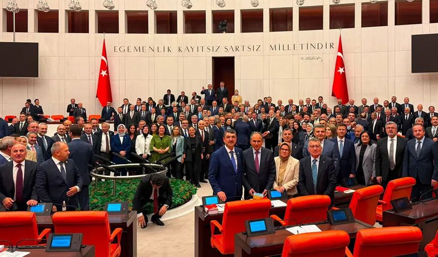 Meclis'te Tarihi Karar: 'Çerçeve Yasa' Kabul Edildi