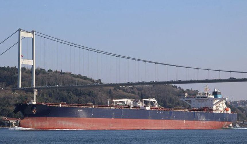 Türkiye'den Karadeniz'de Yükselen Tansiyona Karşı Önlem: Ticari Gemilere Çanakkale Boğazı Kısıtlaması