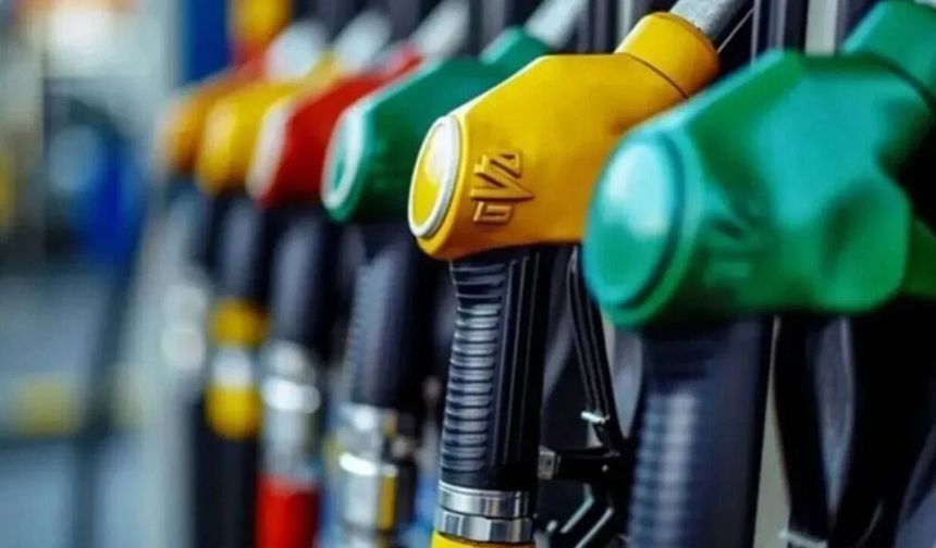 Akaryakıtta "Hürmüz" Şoku: Benzine Büyük Zam! Üç Büyükşehirde 80 TL Tarihe Karıştı