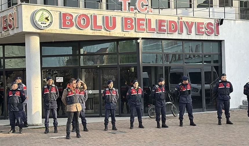 Bolu Belediyesi'ne 'Çöp İhalesi' Operasyonu: 34 Milyonluk Usulsüzlük İddiasıyla 22 Gözaltı Kararı