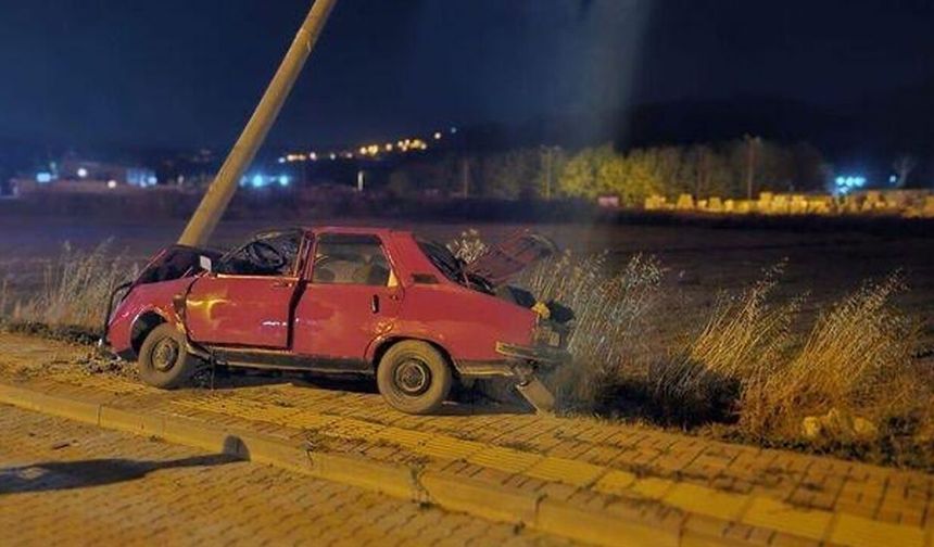 Çanakkale'de Feci Kaza: Kontrolden Çıkan Otomobil Aileye Çarptı, 5 Yaşındaki Masal Hayatını Kaybetti