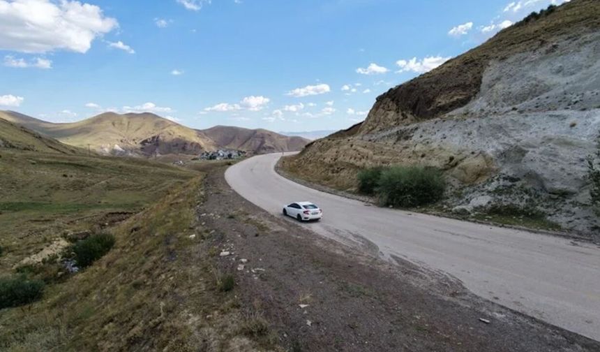 Erzurum'daki "Gizemli Yol" Sosyal Medyanın Gündeminde: Araçlar Motor Çalışmadan Yokuş Yukarı Çıkıyor