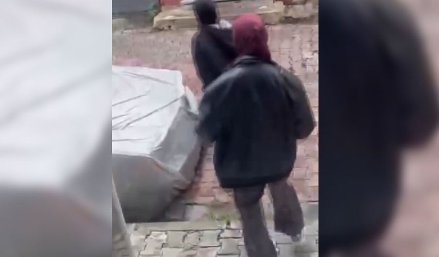 Kağıthane’de Apartmanda Suçüstü Yakalanan Şüpheliler: Kendilerini Yakalayan Ev Sahibine "Sapık" Diye Bağırdılar