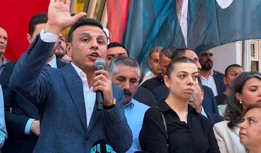 Özgür Çelik'ten Üsküdar İddiası: "Transfer Edilen Meclis Üyeleri Otelde Kampta Tutuldu, Başlarına Polis Dikildi"