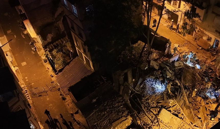 Beyoğlu’nda Kentsel Dönüşüm İçin Boşaltılan 5 Katlı Bina Çöktü!