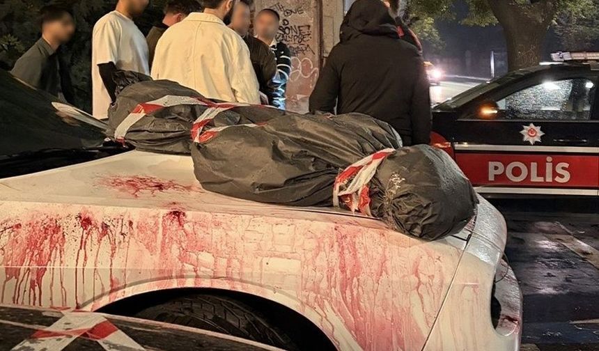 Eskişehir’de Polisi Alarm Verdiren Araç: Kaputundaki Kan Lekesi ve Ceset Figürü Sosyal Medya Şovu Çıktı!