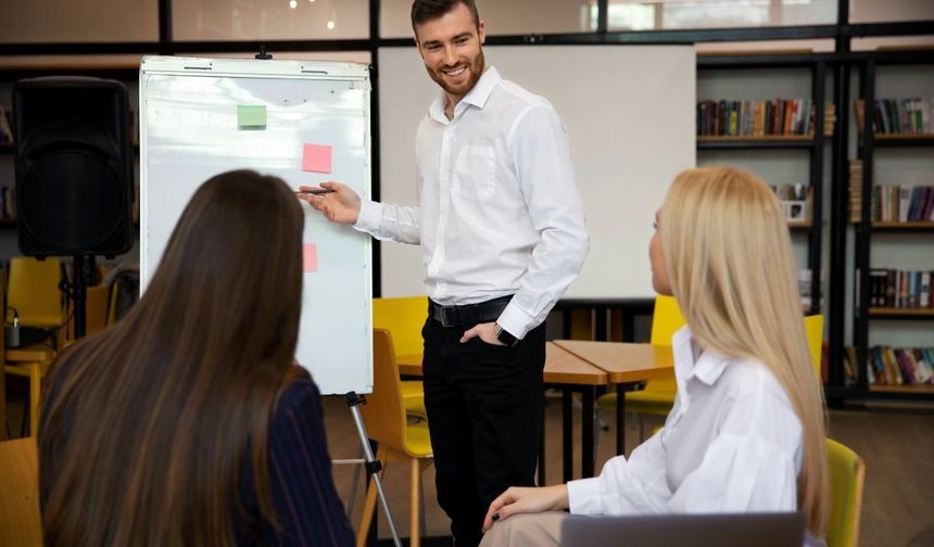 İş Okulu Eğitimi Profesyonel Gelişime Nasıl Katkı Sağlar?