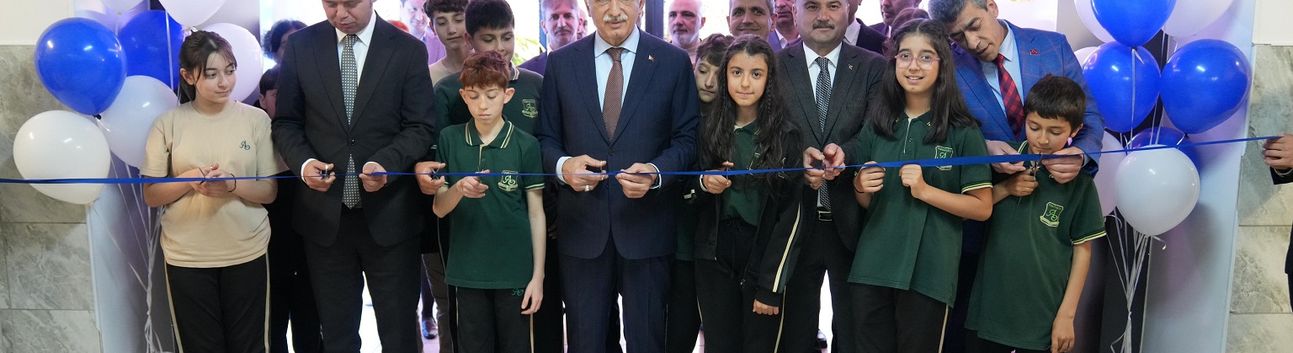Ümraniye Belediye Başkanı İsmet Yıldırım, Okullarda 11 Yeni Kütüphane Açtı