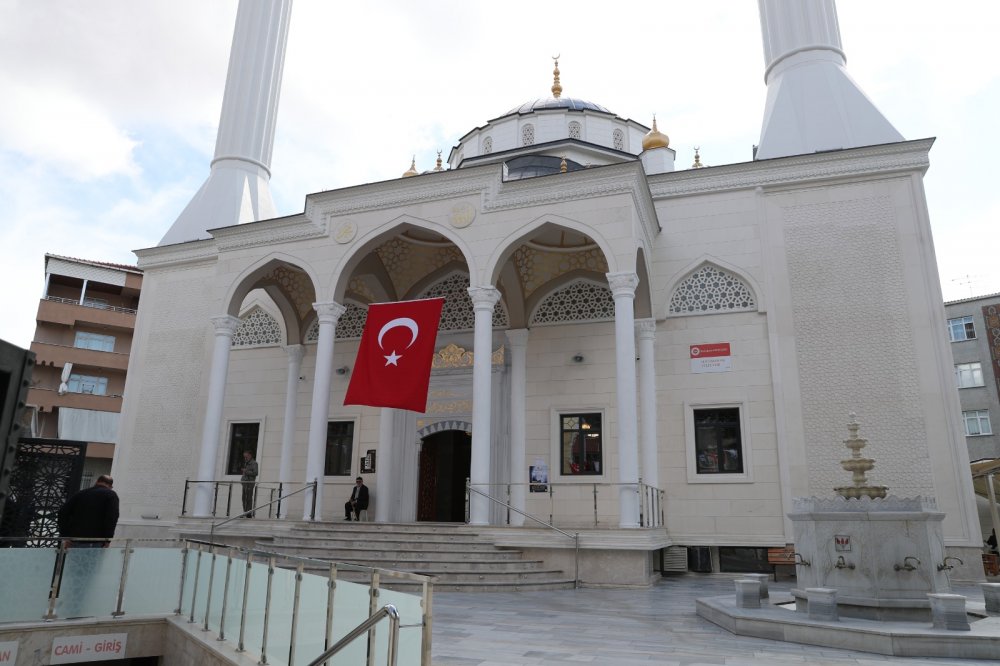 Hacı Bayram-ı Veli Camii Ibadete Açıldı - Yaşam Gazetesi