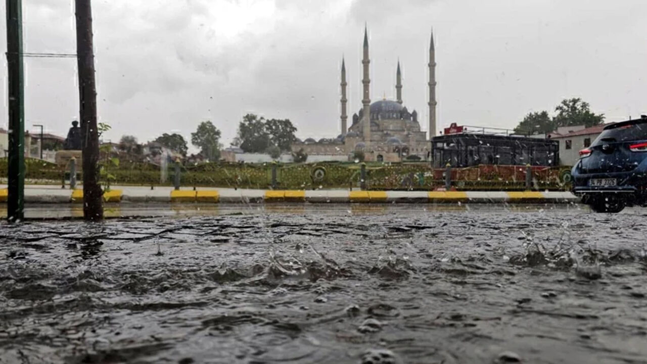 Meteoroloji'den Marmara İçin Sarı Kodlu Uyarı: Yarın Sabah Başlıyor, İstanbul Dahil 6 İle Kuvvetli Yağış Geliyor!