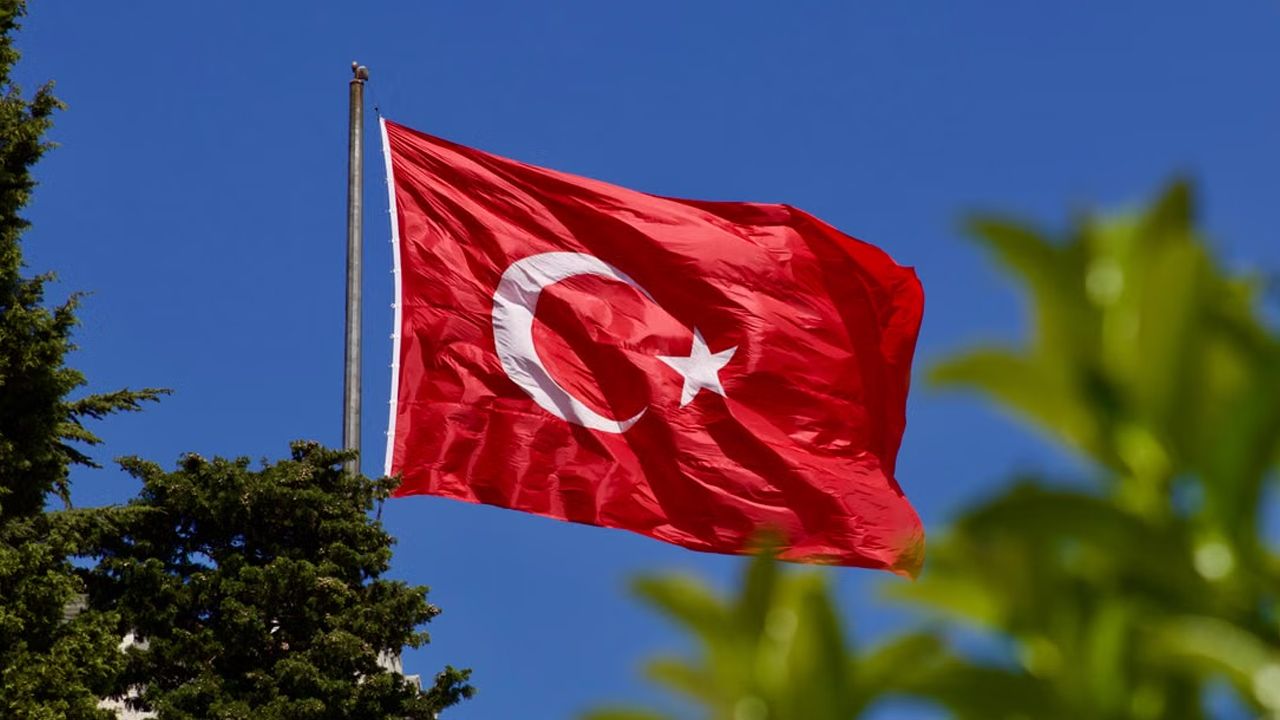 Balıkesir’de Sosyal Medyada Atatürk ve Türk Bayrağına Hakaret Eden Öğretmen Görevden Uzaklaştırıldı ve Gözaltına Alındı!