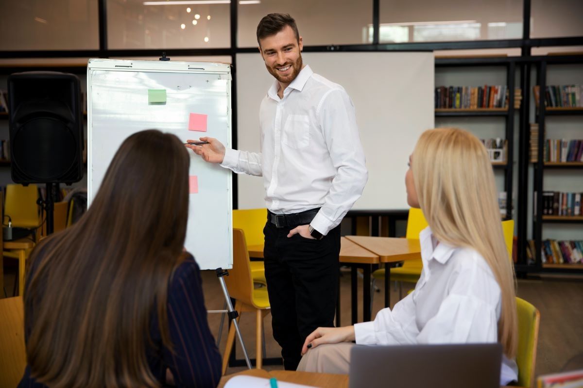 İş Okulu Eğitimi Profesyonel Gelişime Nasıl Katkı Sağlar?