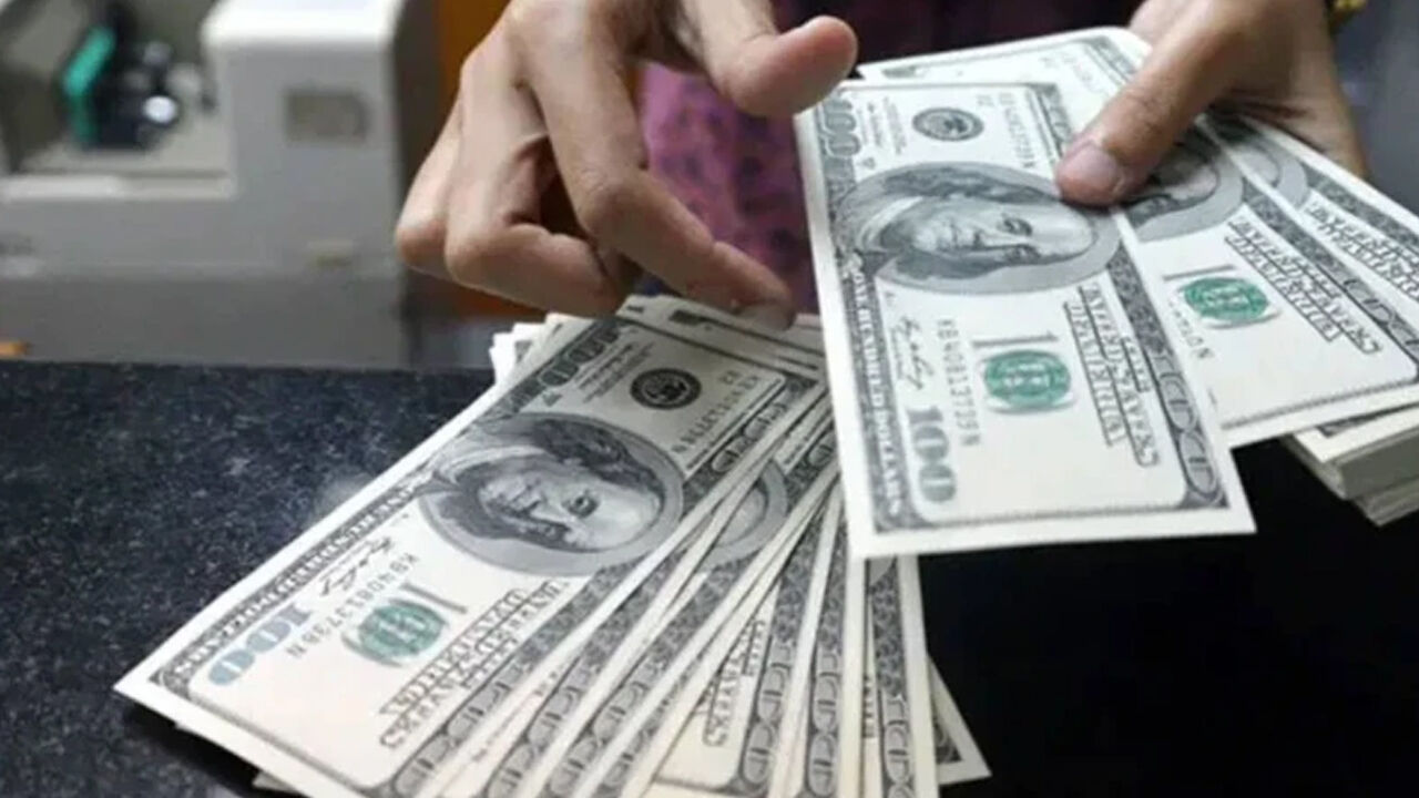 Piyasalarda Haftanın İlk İş Günü: Dolar 49 TL, Euro 55 TL Sınırında! Gözler ABD Enflasyon Verisinde